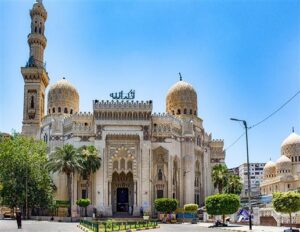 قامت اليوم لجنة متخصصة من إدارة التراث بمحافظة الإسكندرية، والإدارة الهندسية والقانونية لحي الجمرك