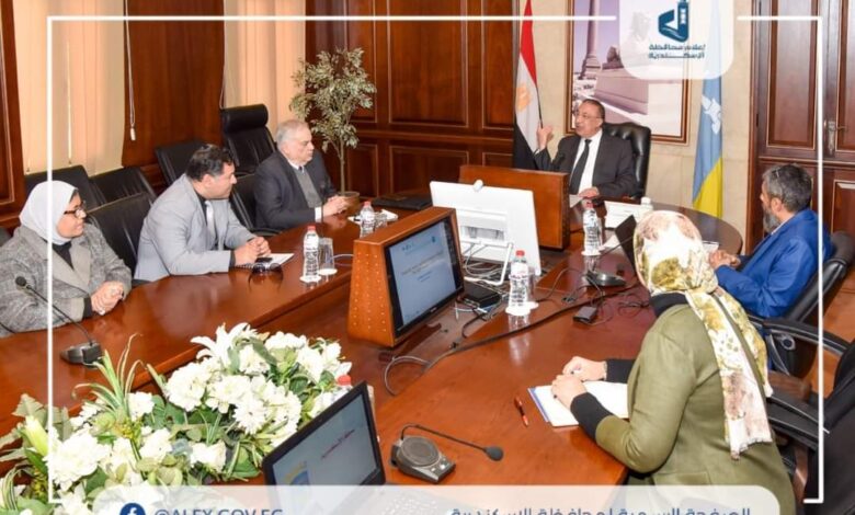 "الشريف" يجتمع مع رئيس "العامة لحماية الشواطئ" للوقوف على معدلات إنجاز مشروعات حماية الشواطئ بالإسكندرية