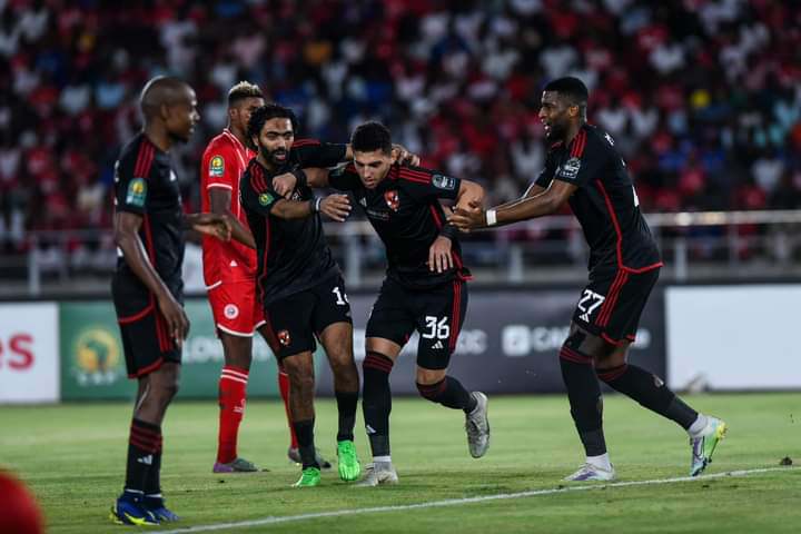 احتفال كوكا بهدفه فى مباراة الاهلى وسيمبا التنزانى